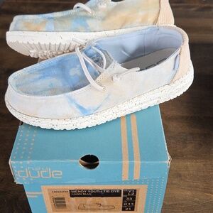 Hey Dude Size 1 Kids Slip-On Sneakers in Light Blue Tie-Dye with Tan Heel Accent